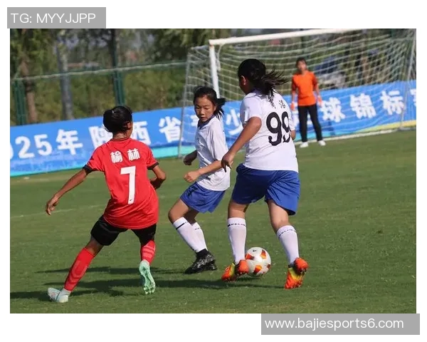 美丽与力量的结合美女足球队展现女性运动员的风采与魅力